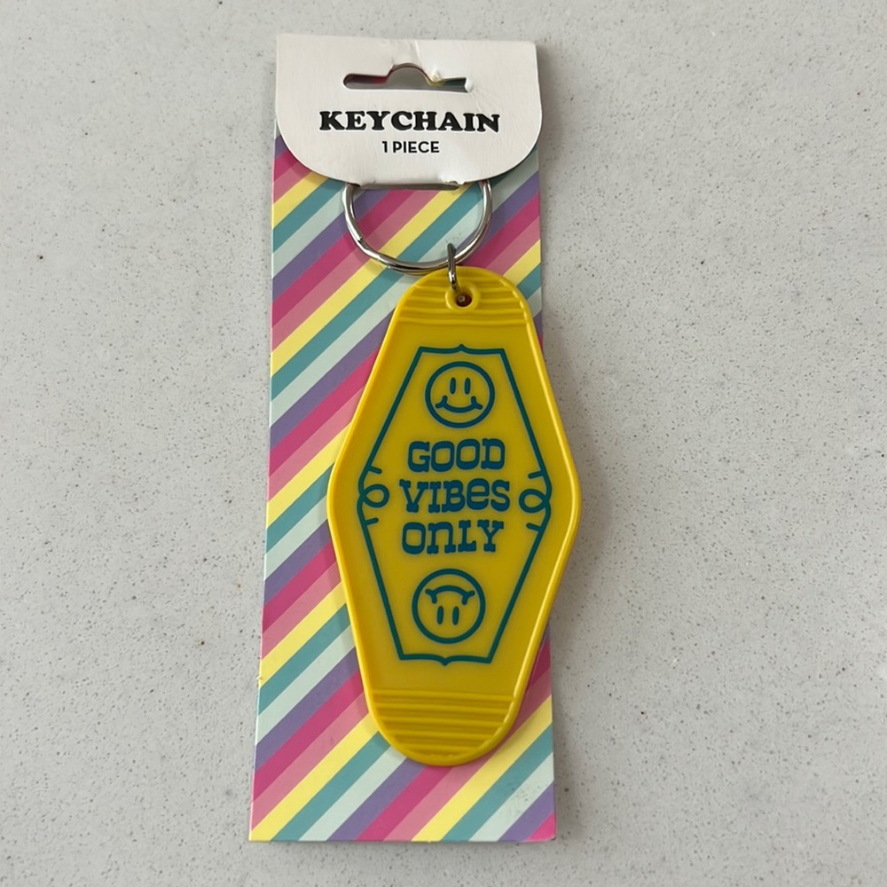 😊 Good Vibes Only Hotel Keychain 😊